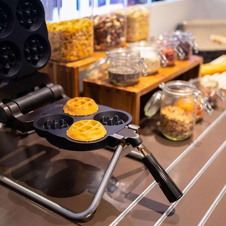 Ibis Styles Hotel Brussels Centre Stephanie Saint-Gilles Bagian luar foto