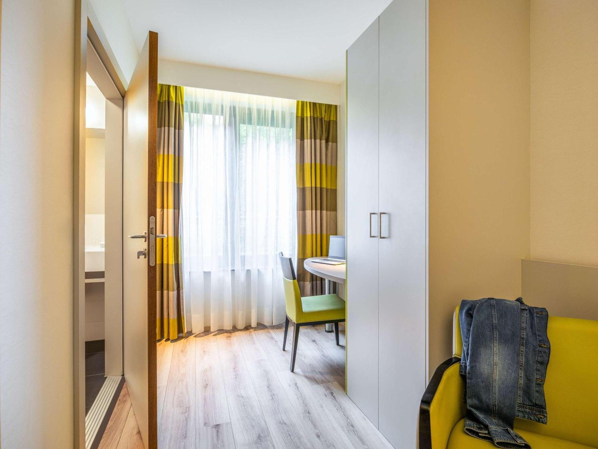 Ibis Styles Hotel Brussels Centre Stephanie Saint-Gilles Bagian luar foto
