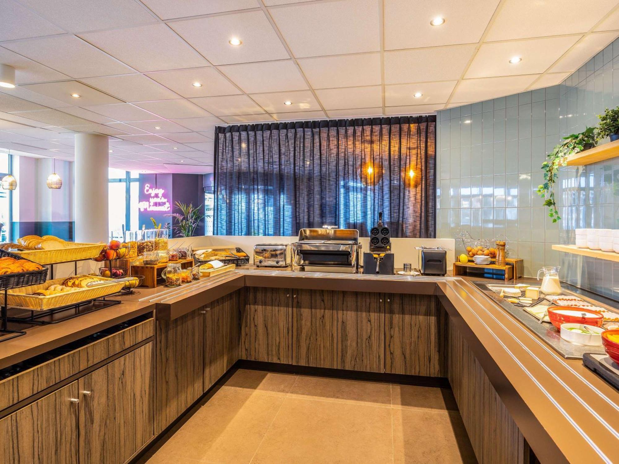 Ibis Styles Hotel Brussels Centre Stephanie Saint-Gilles Bagian luar foto