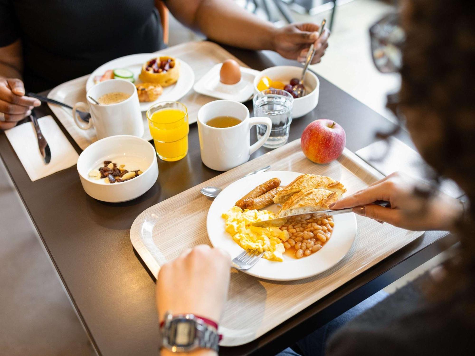 Ibis Styles Hotel Brussels Centre Stephanie Saint-Gilles Bagian luar foto