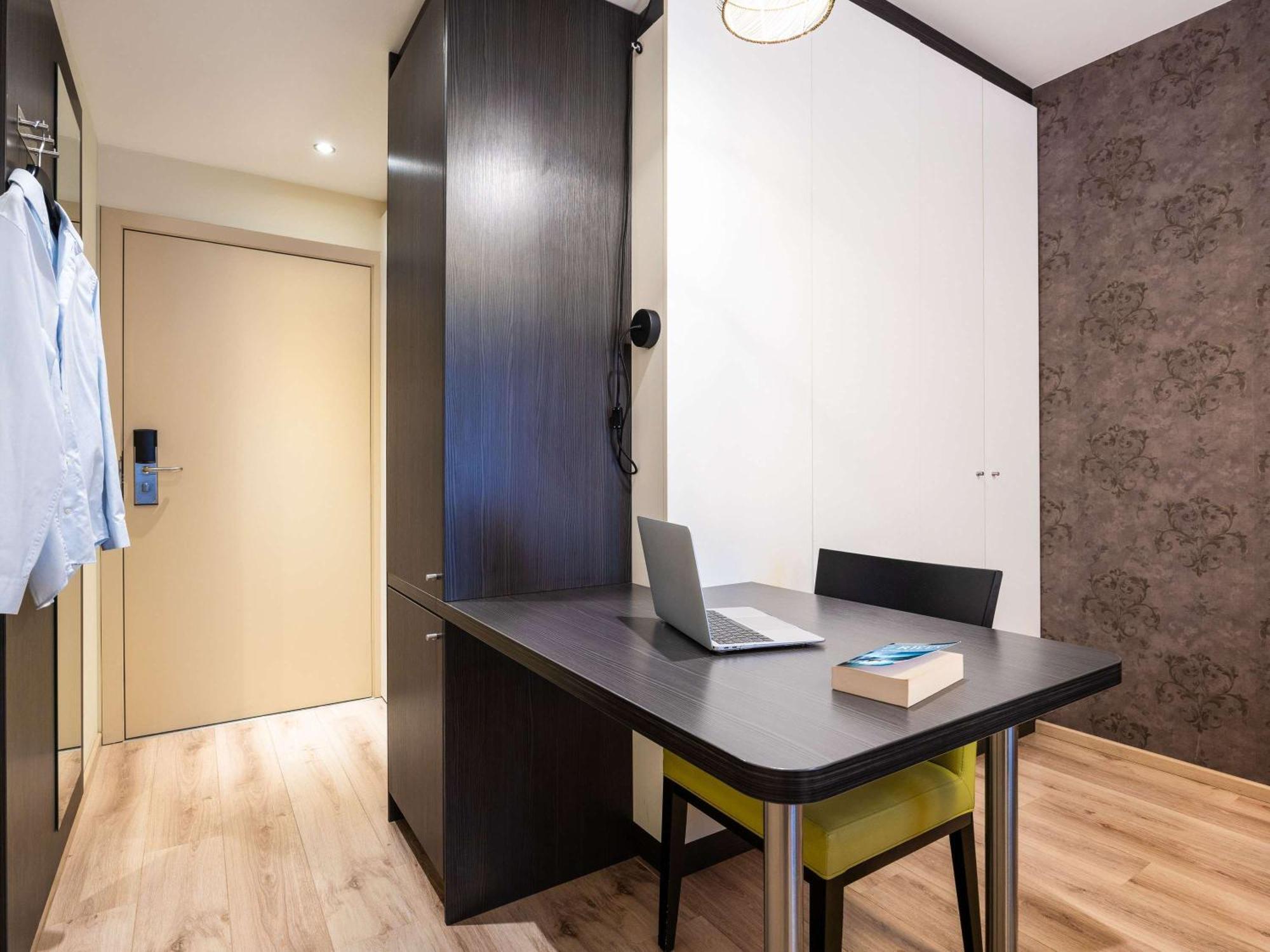Ibis Styles Hotel Brussels Centre Stephanie Saint-Gilles Bagian luar foto