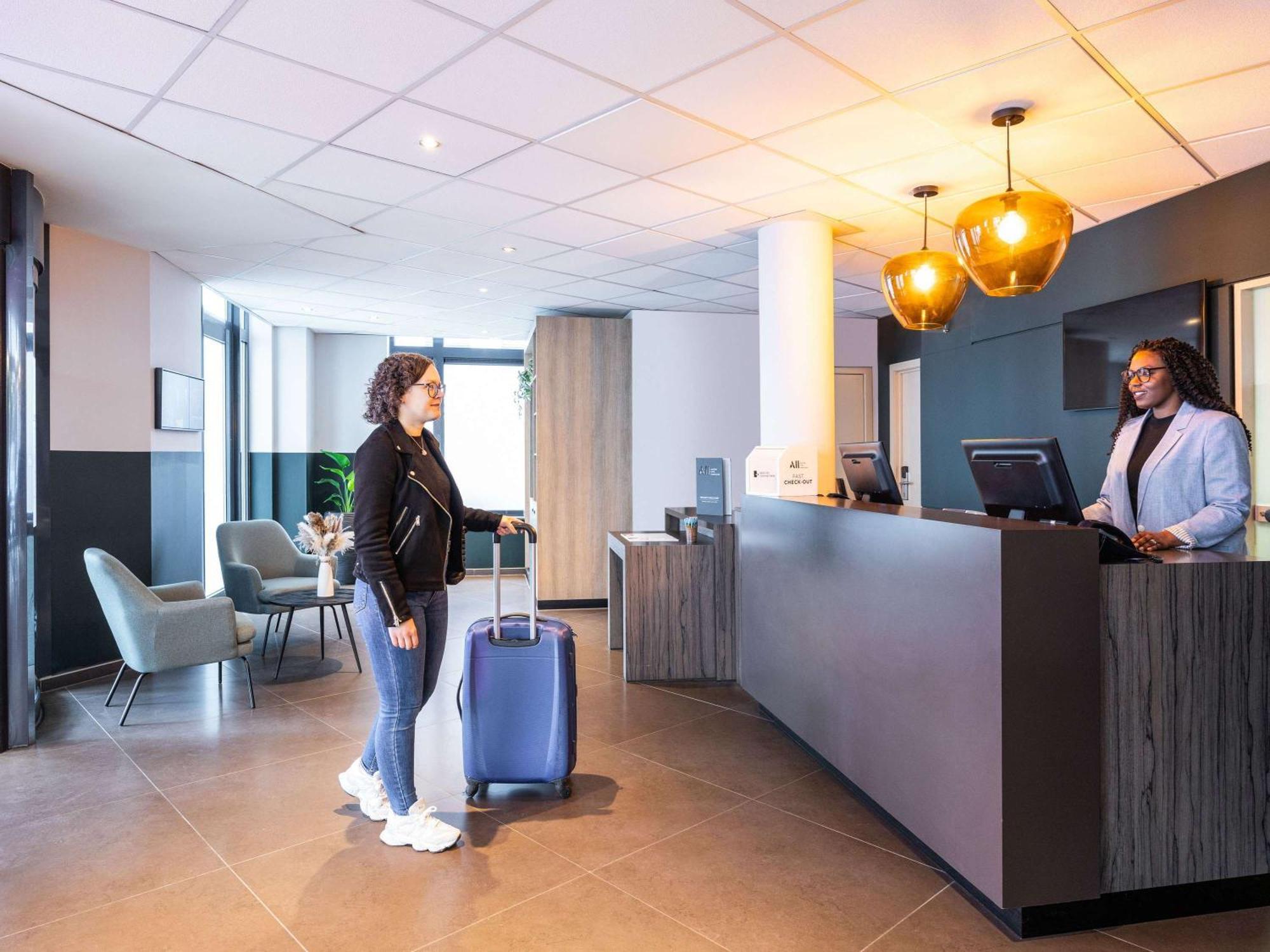 Ibis Styles Hotel Brussels Centre Stephanie Saint-Gilles Bagian luar foto