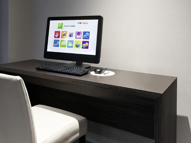 Ibis Styles Hotel Brussels Centre Stephanie Saint-Gilles Bagian luar foto
